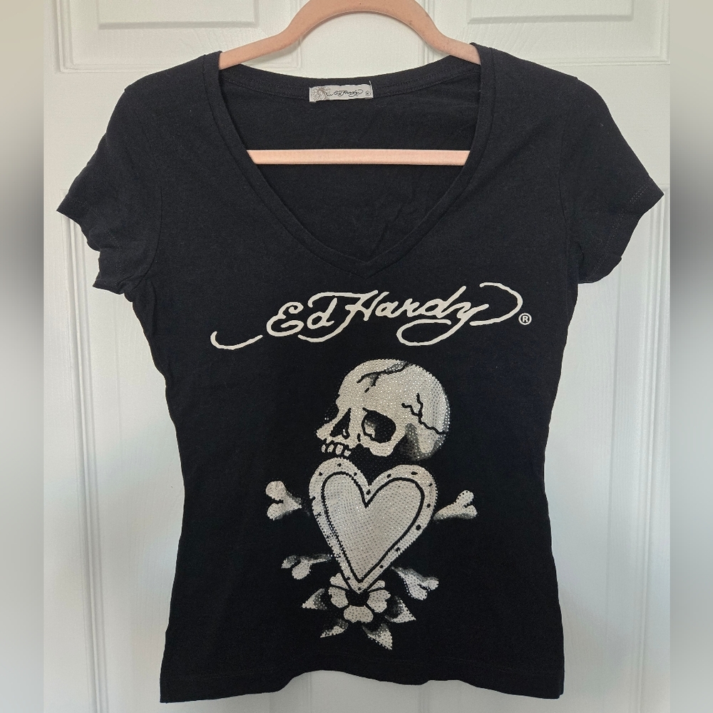 Ed Hardy Black V-neck Tee with Skull and Heart Design Size Medium